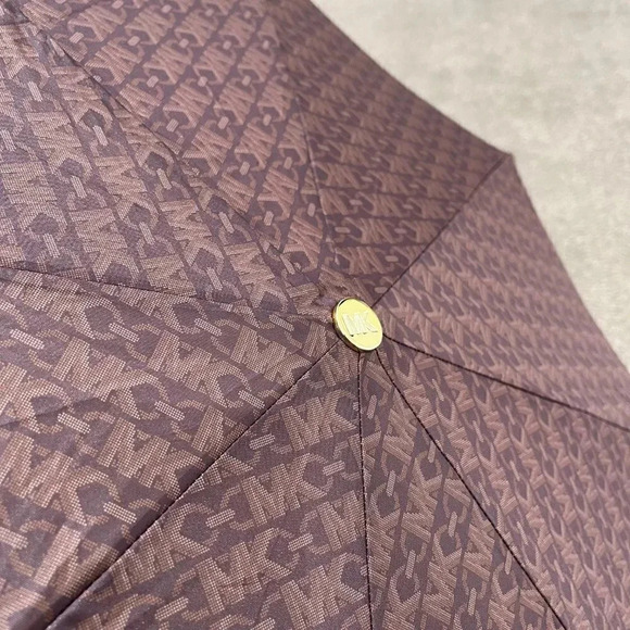 MICHAEL KORS Empire Signature Logo Umbrella (VANILLA & BROWN) - Picture 13 of 16